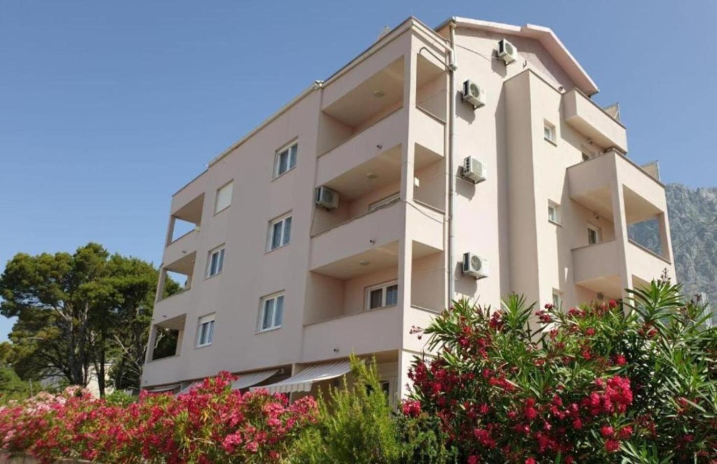 Sarita 2 Makarska