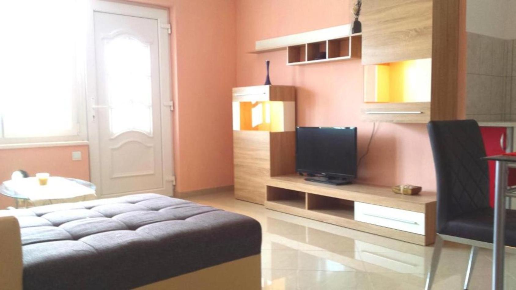Apartma Sarita 2 *